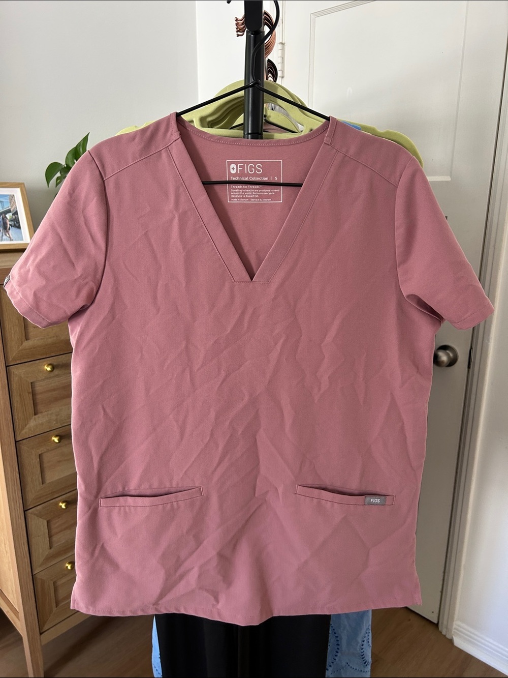 Figs Casma Three-Pocket Scrub Top. Size small. PO #2221